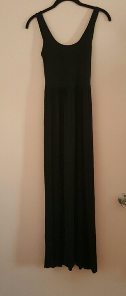 SO Dresses & Skirts - Crisscross back Maxi dress